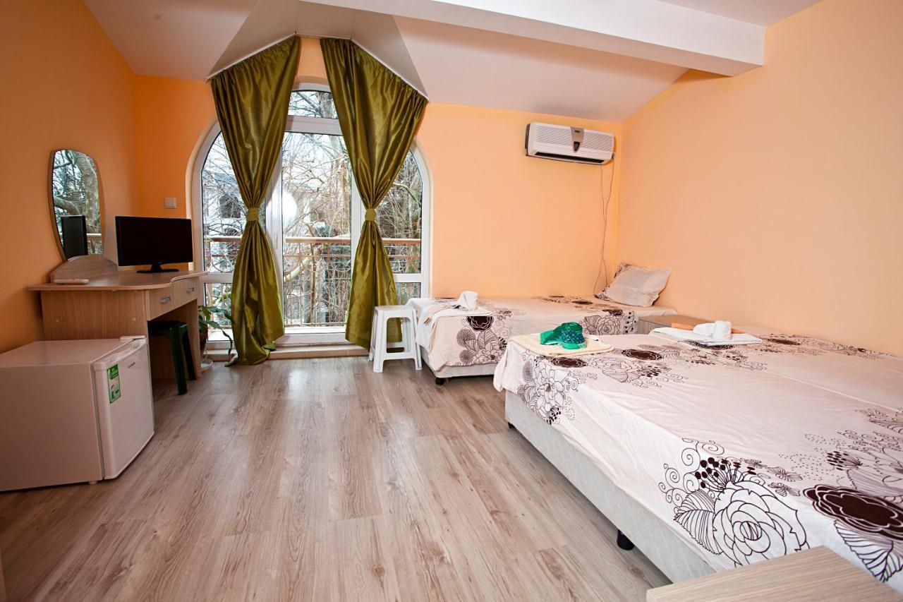 Familly Hotel Randevu Kranevo Exterior photo