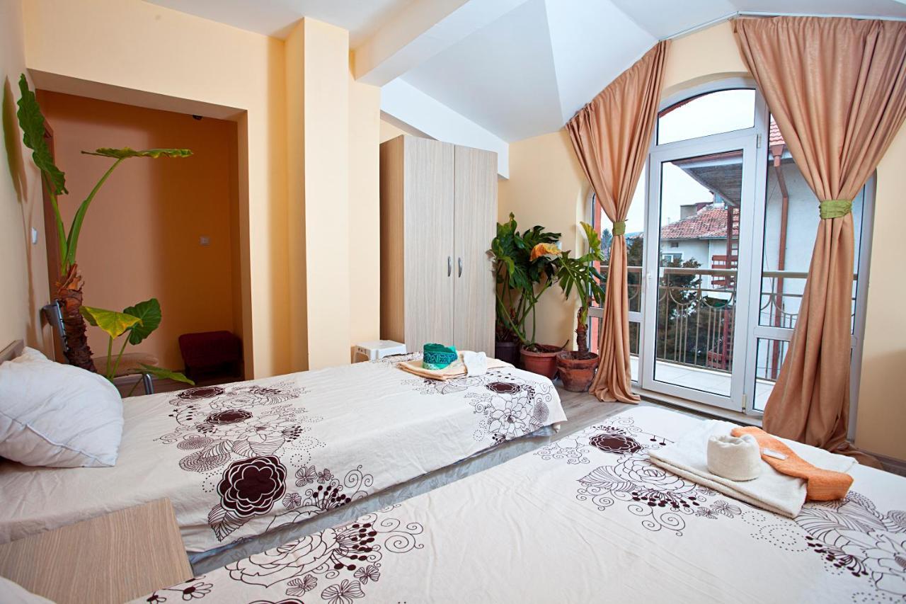 Familly Hotel Randevu Kranevo Exterior photo