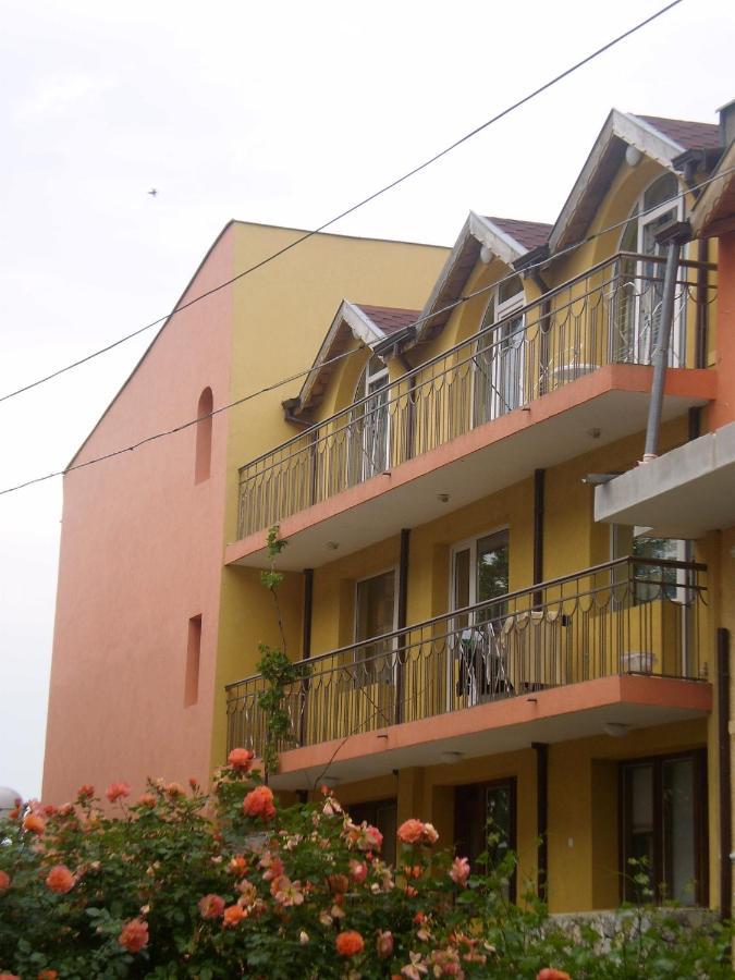 Familly Hotel Randevu Kranevo Exterior photo